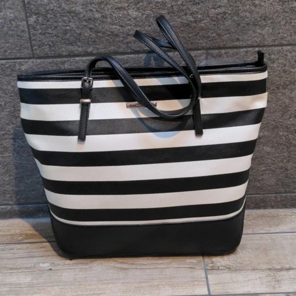 NWT Coach Gallery Tote Bag In Signature Canvas With Cherry‎ Print